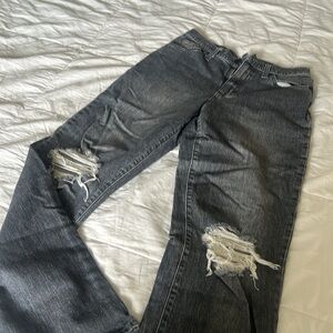 Universal Thread Gray Distressed 26/26R